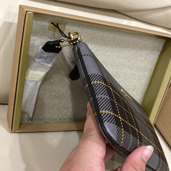 NEW Coach Black Multi B4 Plaid Wristlet - Picture 6 of 14